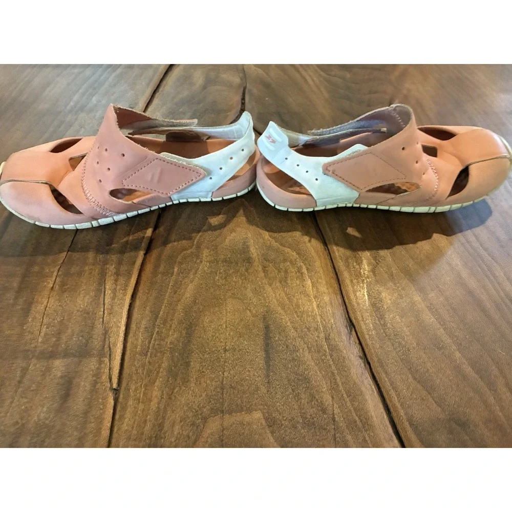 Size 10c Pink Jordan Flare Sandal‎ In Used Condition